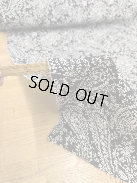 画像4: 生地:ポリエステル100% ペイズリー柄プリント (黒地×白) (4)