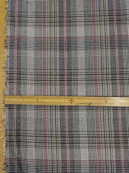 画像2: 生地:ポリエステルレーヨン ブリティッシュチェック柄 ボイル (白地×黒赤茶) (2)