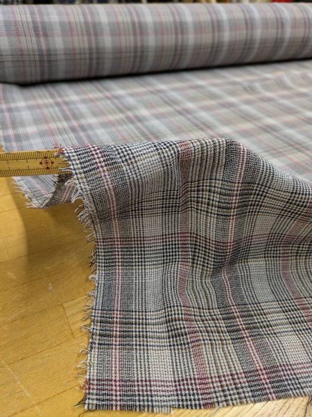 画像3: 生地:ポリエステルレーヨン ブリティッシュチェック柄 ボイル (白地×黒赤茶) (3)