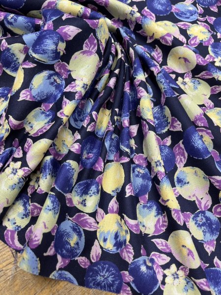 画像6: 生地:ポリエステル100%フルーツ柄プリント生地(紺地) (6)