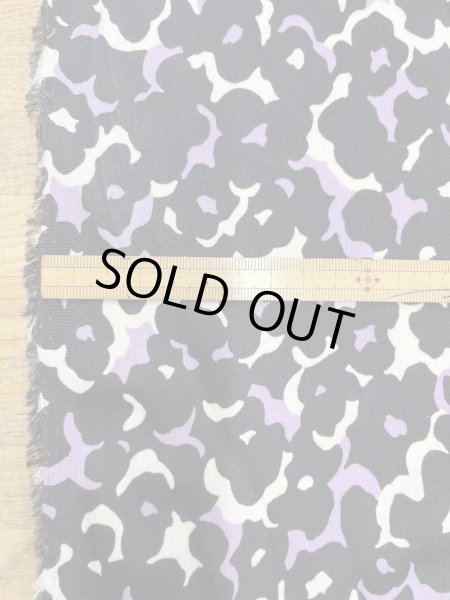 画像2: 生地:ポリエステル100%ダブル幅プリント生地(黒地) (2)