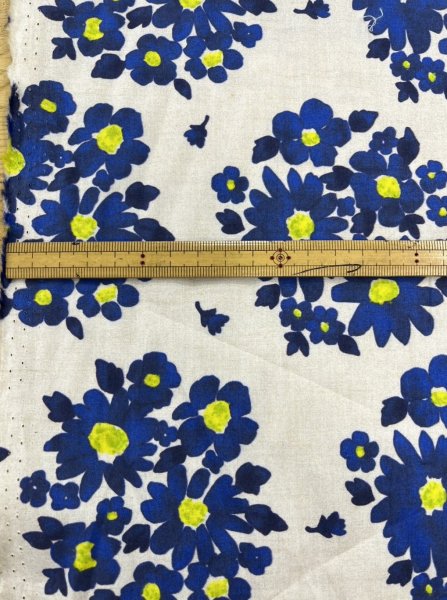 画像3: 生地:綿100% 花柄プリント生地(白/青) (3)