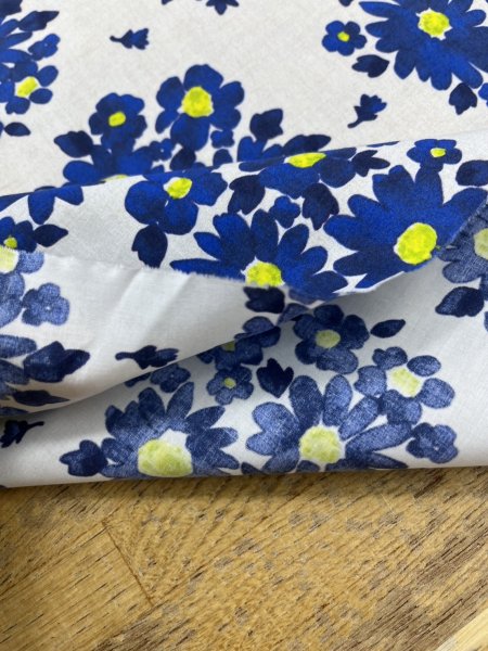 画像5: 生地:綿100% 花柄プリント生地(白/青) (5)