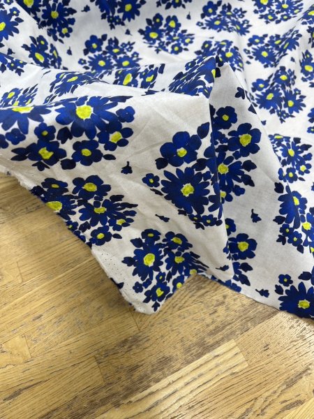 画像8: 生地:綿100% 花柄プリント生地(白/青) (8)