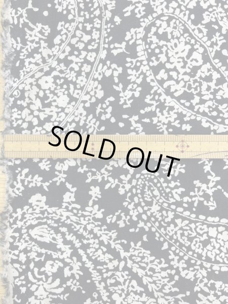 画像2: 生地:綿100% ナチュラル系ペイズリー柄プリント生地(ベージュ地×黒) (2)