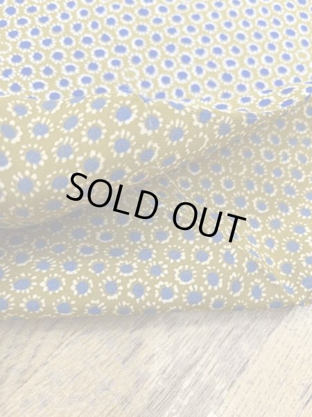 画像4: 生地:ポリ100%シルデューサテン 総柄プリント(マスタード/ブルー) (4)