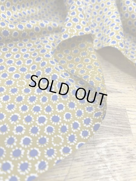 画像7: 生地:ポリ100%シルデューサテン 総柄プリント(マスタード/ブルー) (7)