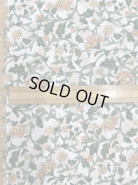 画像2: 生地:ポリ100%小花柄カットジャカード(ホワイト×イエロー×グリーン) (2)