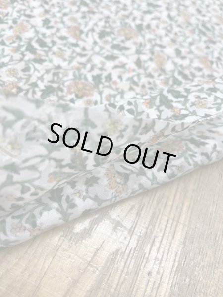 画像4: 生地:ポリ100%小花柄カットジャカード(ホワイト×イエロー×グリーン) (4)