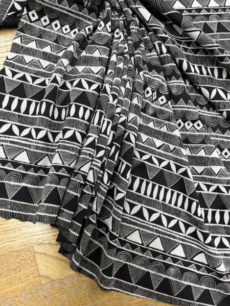 画像5: 生地:ポリ100%幾何学模様ストレッチスムースニット(ブラック/シルバー) (5)