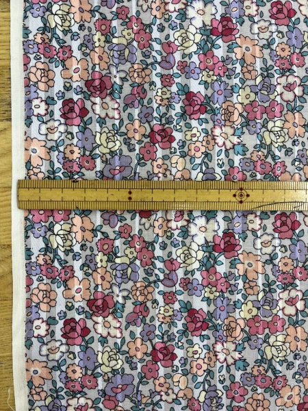 画像2: 生地:綿100%ストライプドビー織小花柄プリント(白/ピンク) (2)