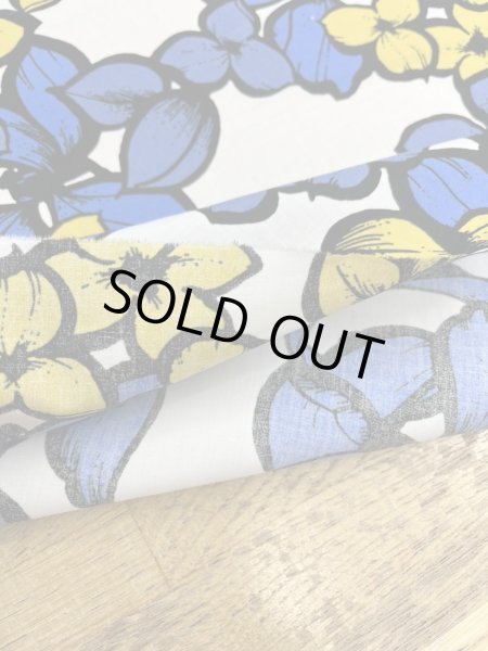 画像5: 生地:綿100%大きい花柄プリント(白/青黄) (5)