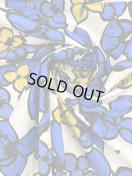 画像7: 生地:綿100%大きい花柄プリント(白/青黄) (7)