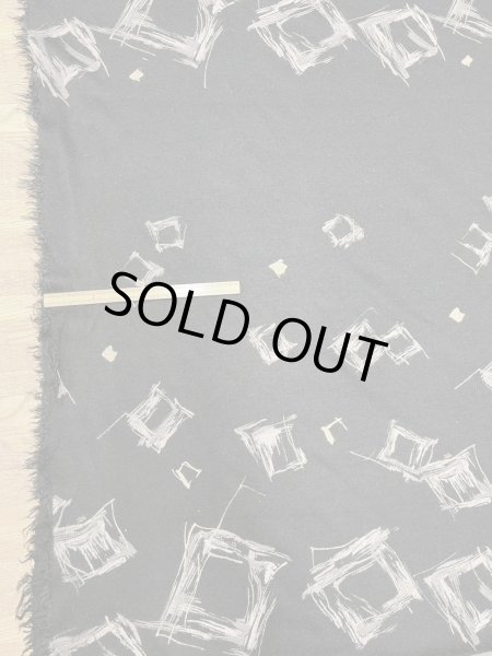 画像2: 生地：ポリエステル100％ スクエア柄手書き風プリントニット（黒） (2)