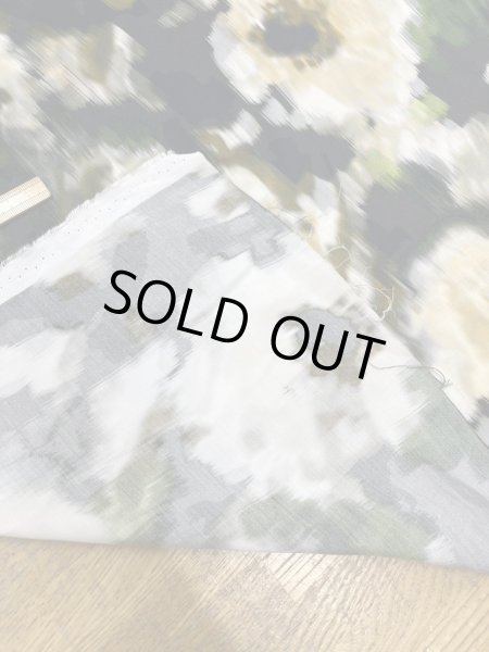 画像3: 生地：色彩手書き風プリント（クリーム地） (3)