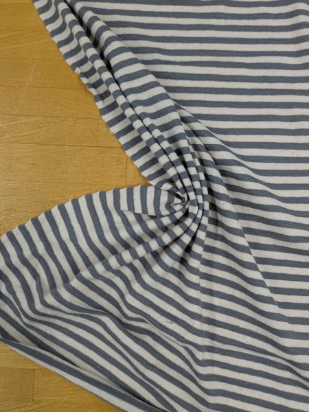 画像4: 生地:綿100% 細ボーダープリント(オフ×グレー) (4)
