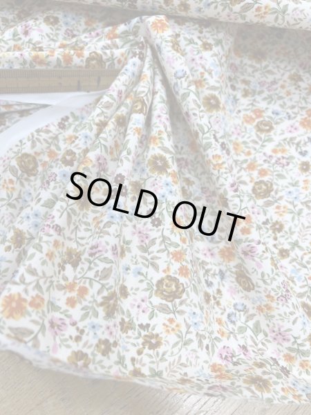 画像5: 生地:綿100% 小花柄プリント(薄いクリーム地×多色) (5)