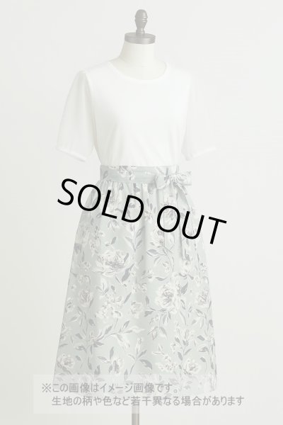 画像1: 生地:ポリエステル100% 薔薇柄プリント(水色地/白黒) (1)