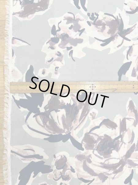 画像3: 生地:ポリエステル100% 薔薇柄プリント(水色地/白黒) (3)