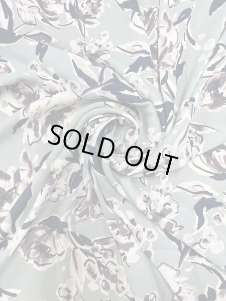 画像6: 生地:ポリエステル100% 薔薇柄プリント(水色地/白黒) (6)