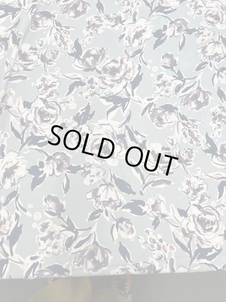 画像8: 生地:ポリエステル100% 薔薇柄プリント(水色地/白黒) (8)