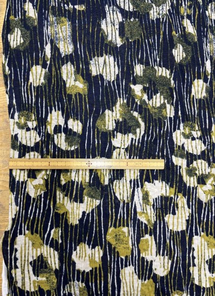 画像2: 生地:綿100% ラフィーガーゼ天竺 ストライプ花柄プリント(ネイビー/カーキ系) (2)