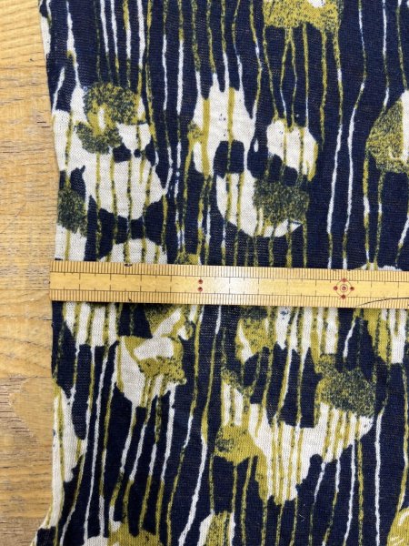 画像3: 生地:綿100% ラフィーガーゼ天竺 ストライプ花柄プリント(ネイビー/カーキ系) (3)