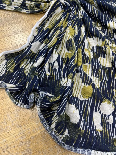 画像5: 生地:綿100% ラフィーガーゼ天竺 ストライプ花柄プリント(ネイビー/カーキ系) (5)