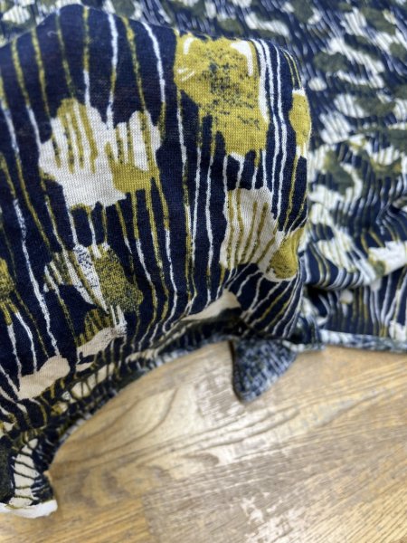 画像7: 生地:綿100% ラフィーガーゼ天竺 ストライプ花柄プリント(ネイビー/カーキ系) (7)