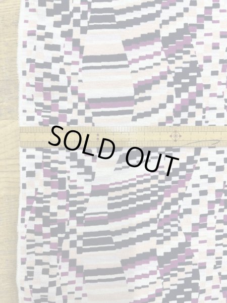 画像2: 生地：ポリエステル100％ ニットプリント（パープル系 幾何柄） (2)