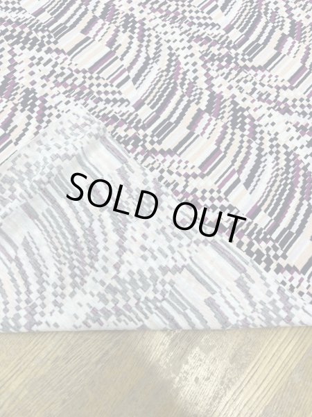 画像3: 生地：ポリエステル100％ ニットプリント（パープル系 幾何柄） (3)