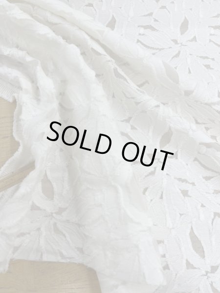 画像4: 生地:綿100%花柄カットジャガード(オフ白) (4)