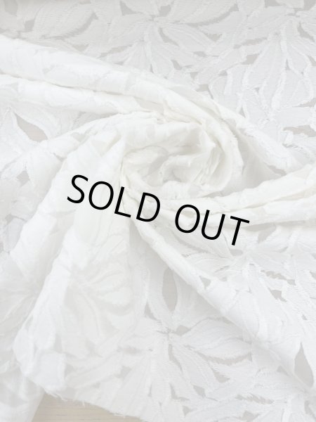 画像5: 生地:綿100%花柄カットジャガード(オフ白) (5)