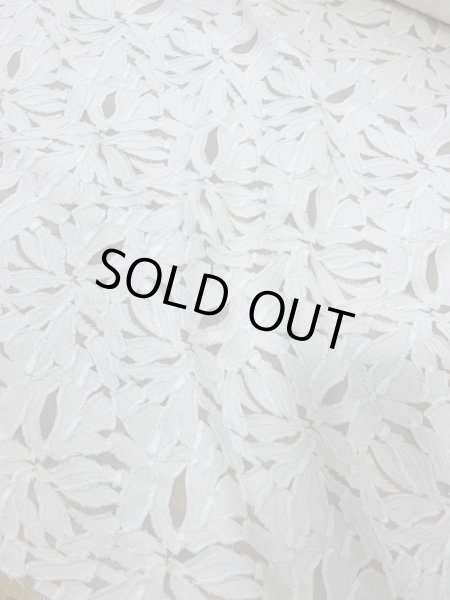 画像7: 生地:綿100%花柄カットジャガード(オフ白) (7)