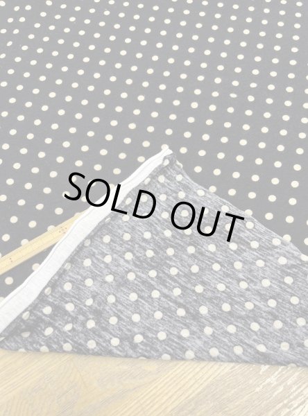 画像4: 生地:綿100%水玉プリント綿天竺(黒地/ベージュドット) (4)
