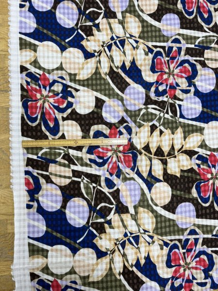 画像2: 生地：ポリエステル100％格子織り花モチーフプリント（黒地） (2)