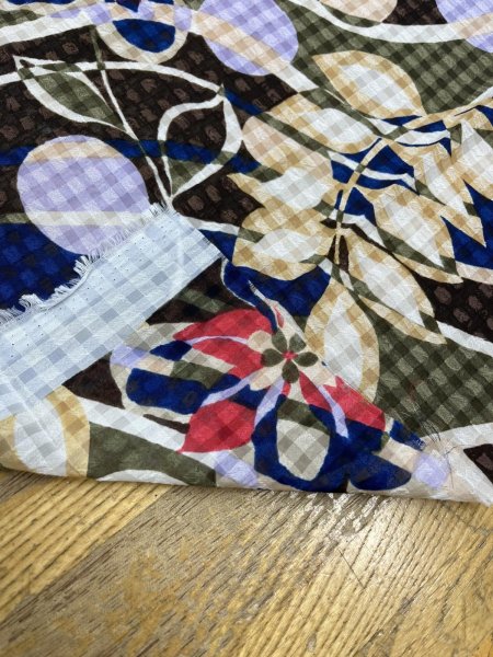 画像4: 生地：ポリエステル100％格子織り花モチーフプリント（黒地） (4)