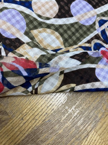 画像5: 生地：ポリエステル100％格子織り花モチーフプリント（黒地） (5)