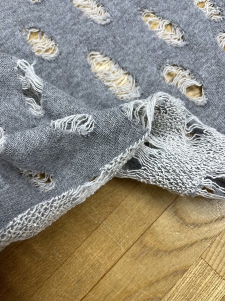 画像4: 生地:綿100%オパール型加工風ダメージ裏毛ニット(グレー) (4)