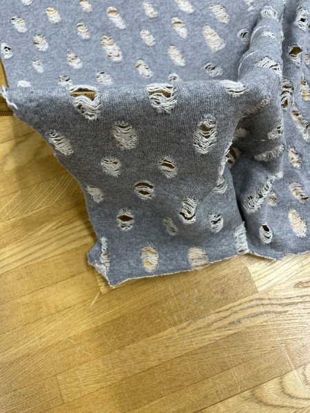 画像6: 生地:綿100%オパール型加工風ダメージ裏毛ニット(グレー) (6)