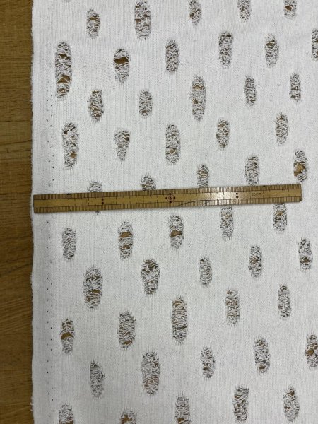 画像2: 生地:綿100%オパール型加工風ダメージ裏毛ニット(白) (2)
