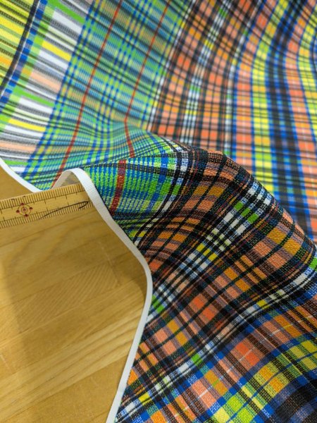 画像3: 生地:ポリエステル100%バイアスチェック柄プリント生地(緑・黒・オレンジ) (3)