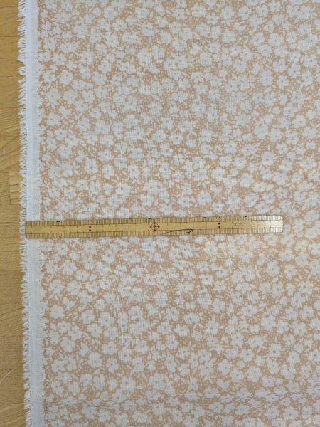 画像2: 生地:ポリエステル100% 小花柄プリントボイル(ベージュ/白) (2)