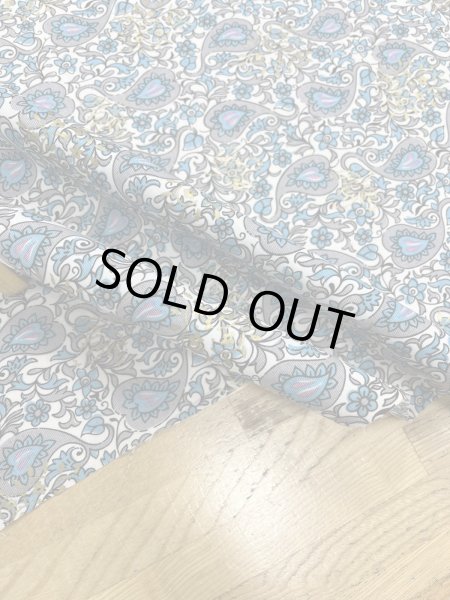 画像4: 生地:綿ポリゴールドアクセントペイズリープリント(白/ブルー) (4)