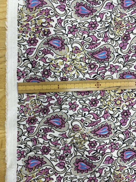 画像2: 生地:綿ポリゴールドアクセントペイズリープリント(白/ピンク) (2)