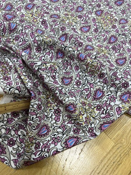 画像5: 生地:綿ポリゴールドアクセントペイズリープリント(白/ピンク) (5)