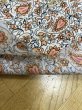 画像4: 生地：綿ポリゴールドアクセントペイズリープリント（白／オレンジ） (4)