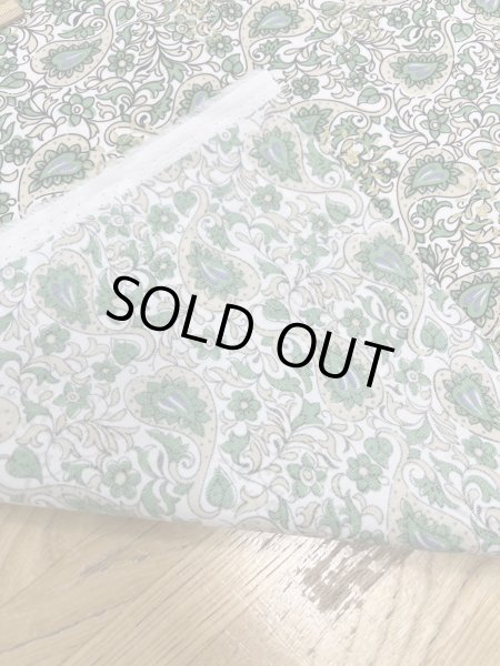 画像3: 生地：綿ポリゴールドアクセントペイズリープリント（白／グリーン） (3)