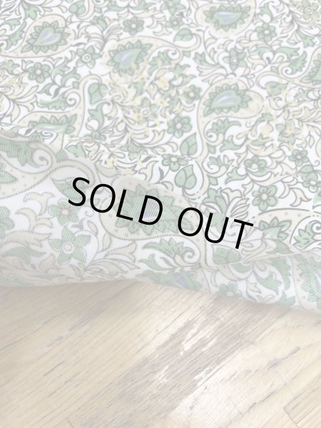 画像4: 生地：綿ポリゴールドアクセントペイズリープリント（白／グリーン） (4)