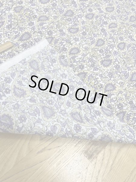 画像3: 生地:綿ポリゴールドアクセントペイズリープリント(白/パープル) (3)